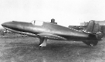 Первый образец самолета «БИ» еще без двигателя. Его испытания начались осенью 1941 г. в ЛИИ. Тогда самолет испытывался ещё как планер, затаскиваемый на высоту самолетом‑буксировщиком.