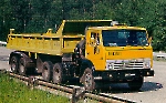 Автопоезд КамАЗ-54101 и саморазгружающийся полуприцеп ГКБ-9575