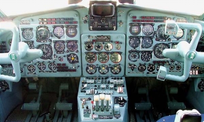 Кабина пилотов Як-40