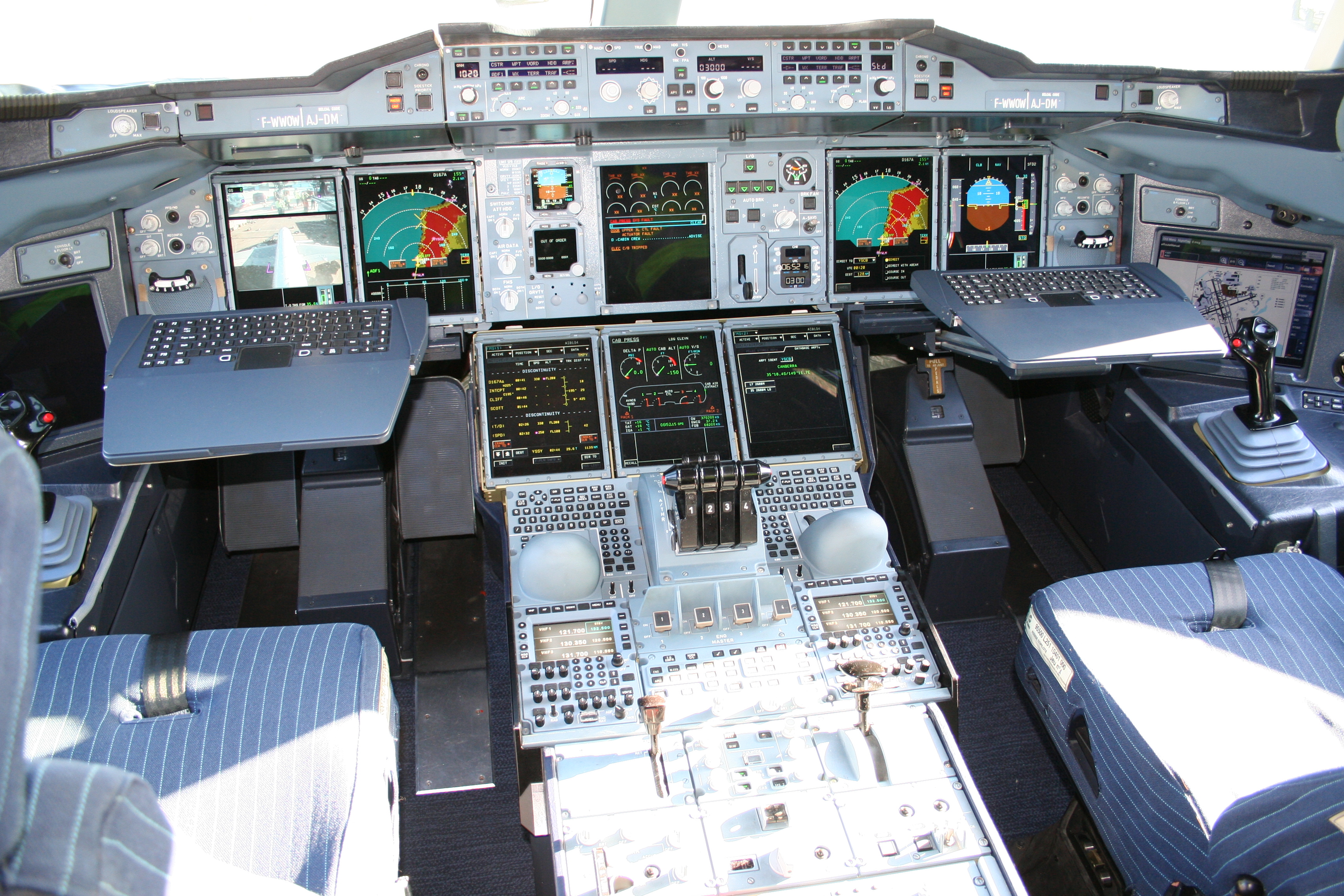 Кабина пилотов Airbus A380