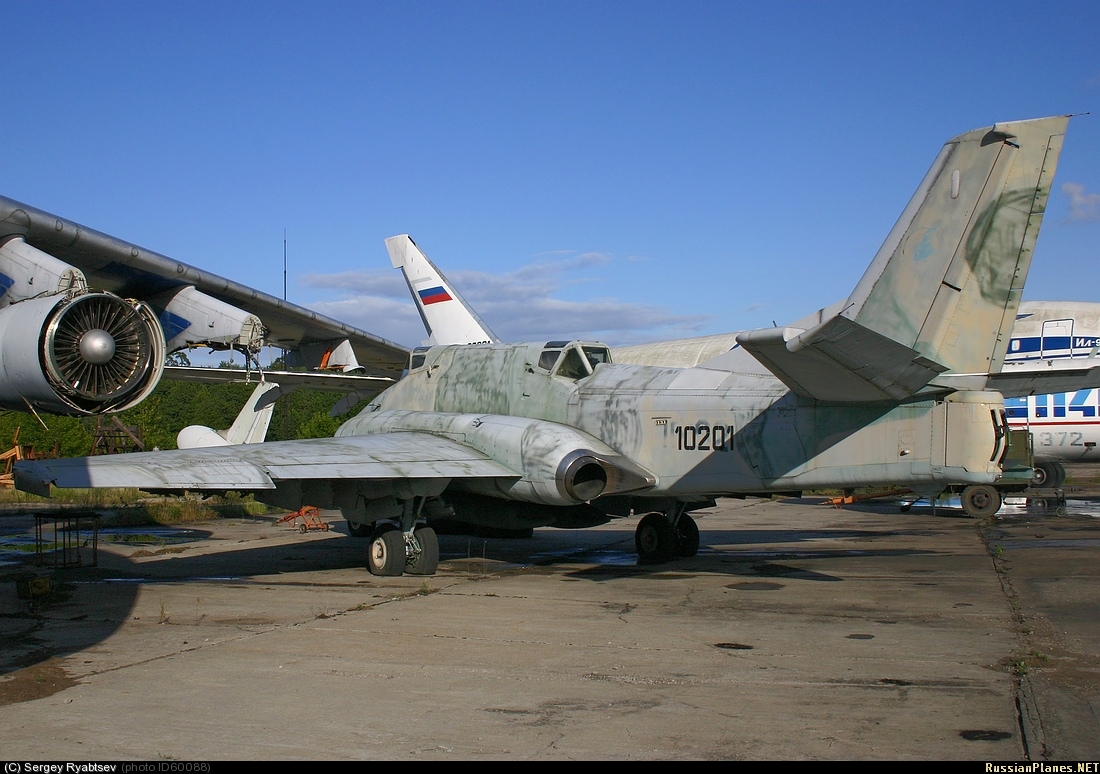 Ил-102