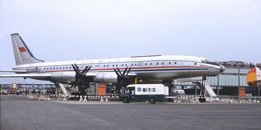 Пассажирский самолет Ту-114
