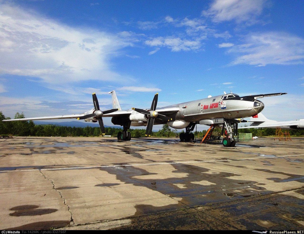 Ту-142МК