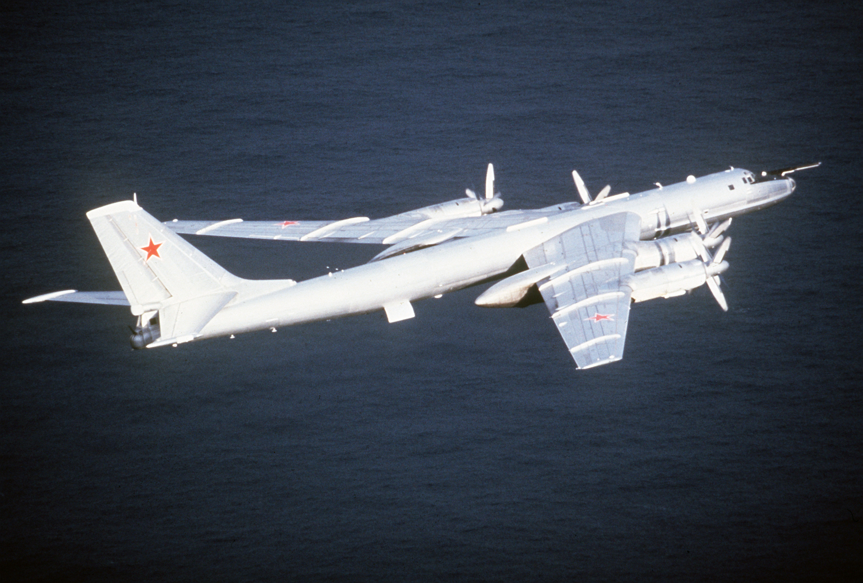 Ту-142