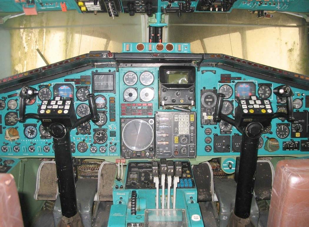 Кабина пилотов Ту-144