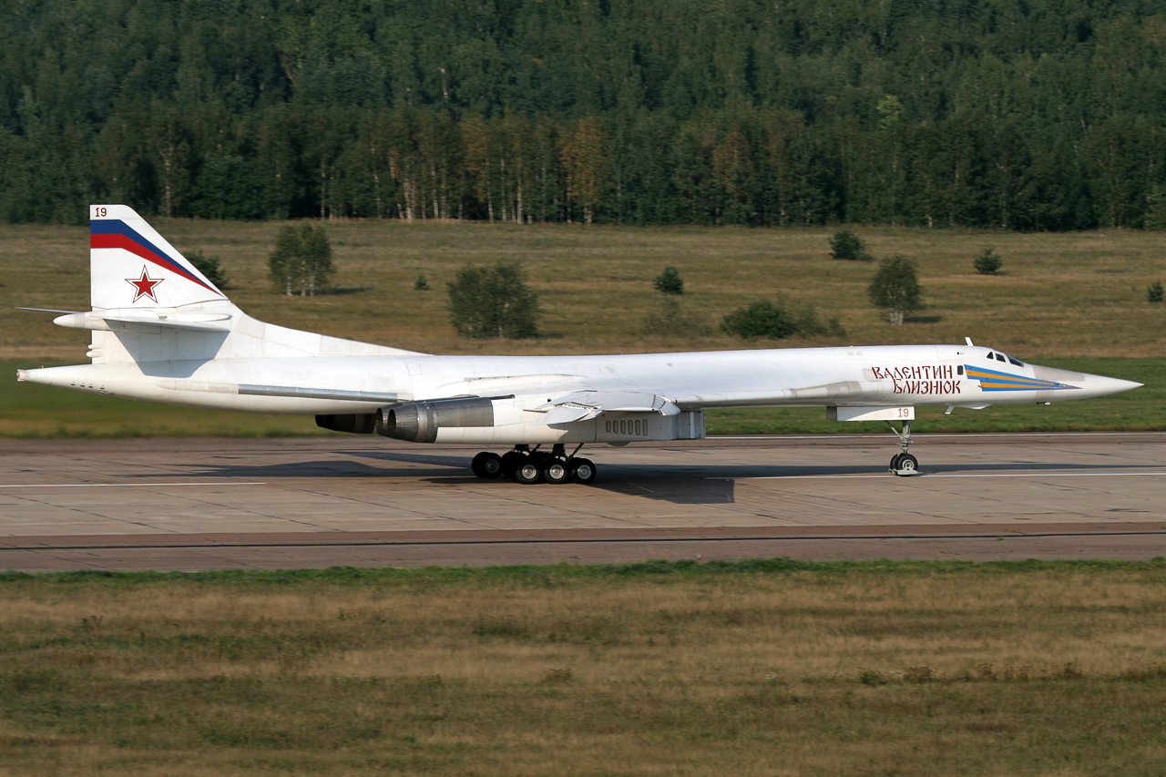 Стратегический бомбардировщик Ту-160
