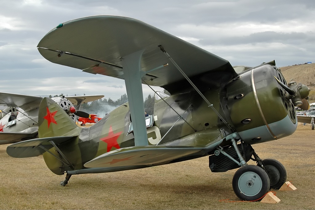 Истребитель И-153