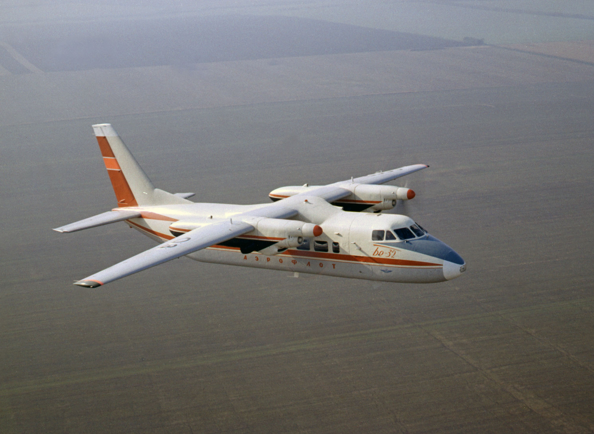 Самолет Бе-32