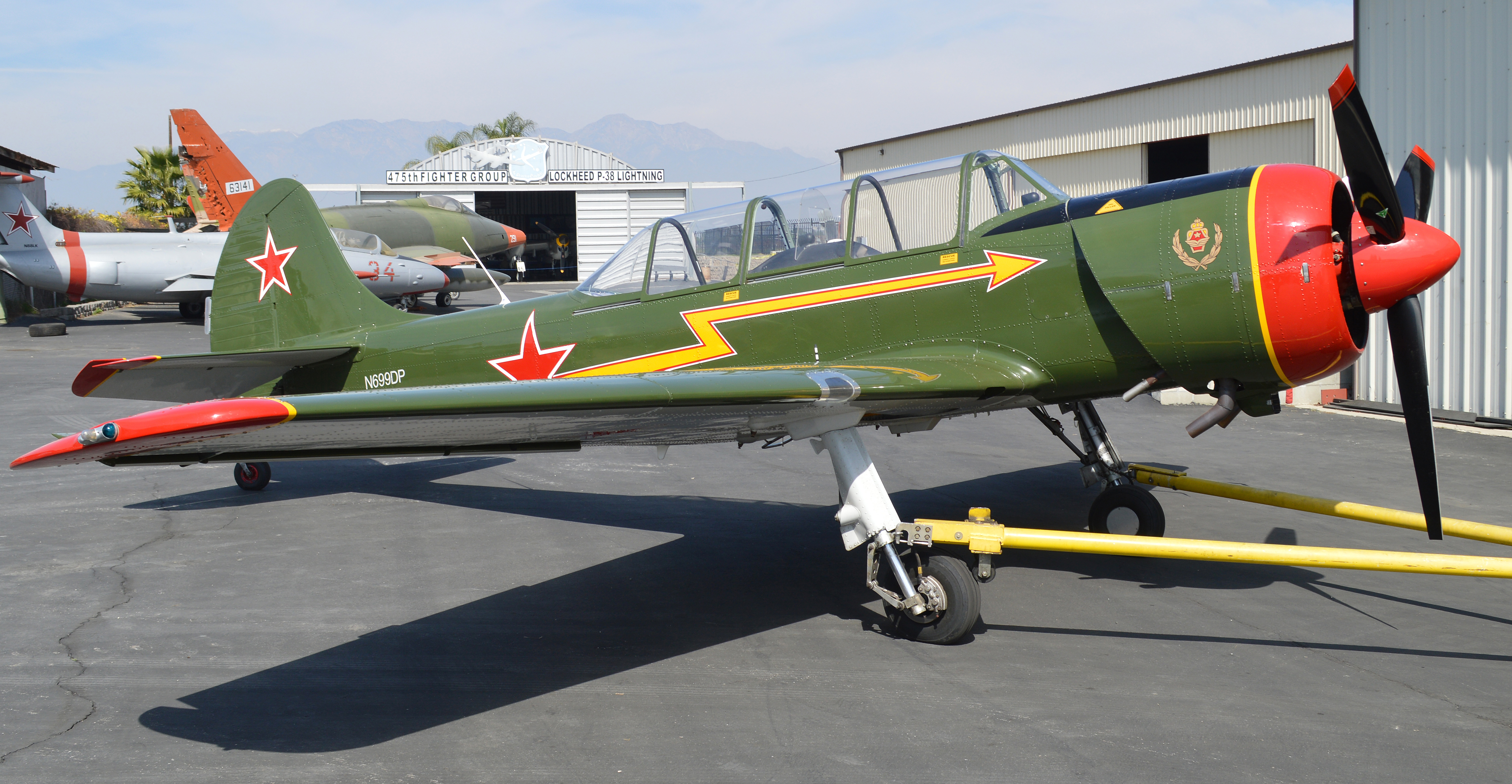 Як-52TW
