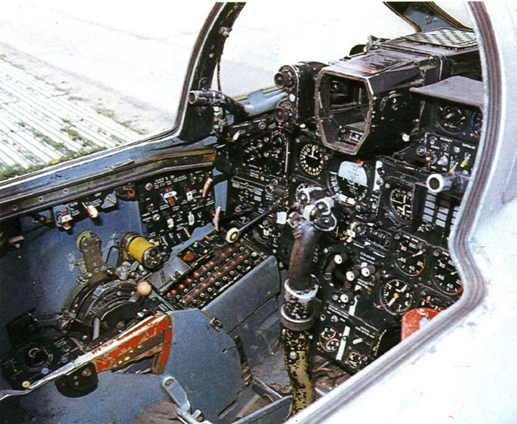 Кабина пилота Су-15
