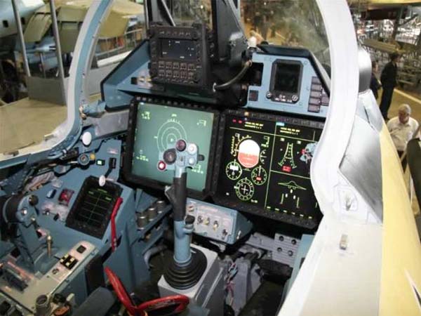 Кабина пилота Су-35