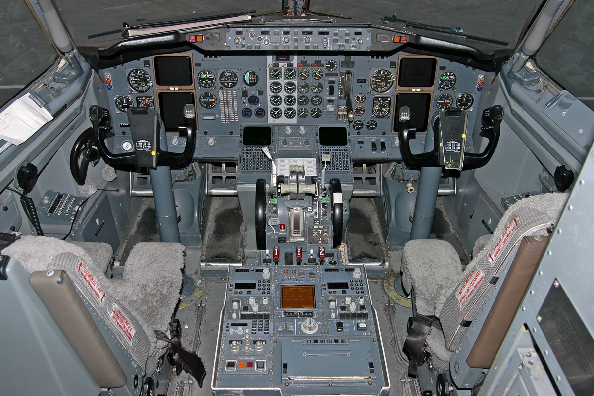 Кабина самолета Boeing 737-500