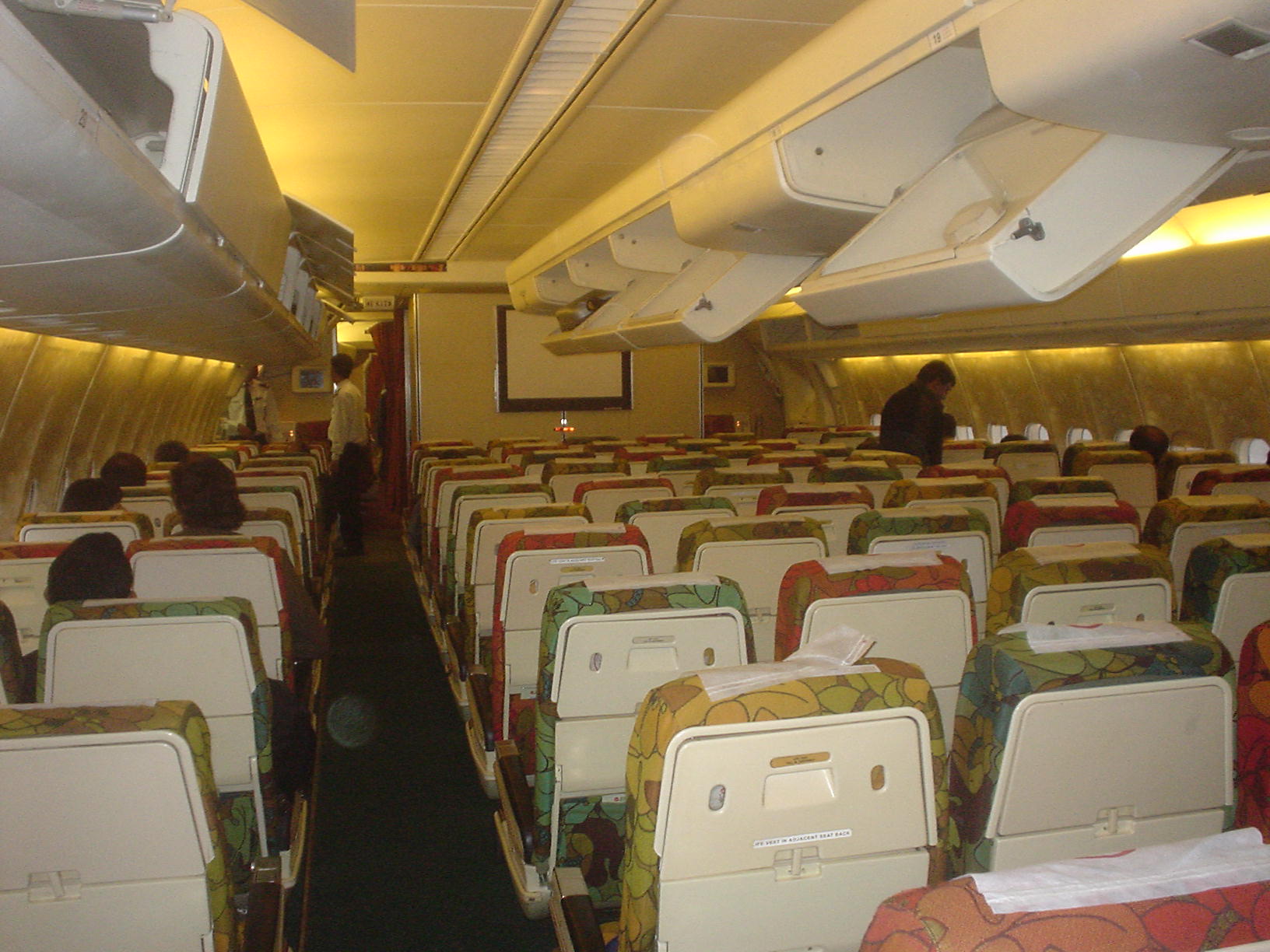 Салон Douglas DC-10-30