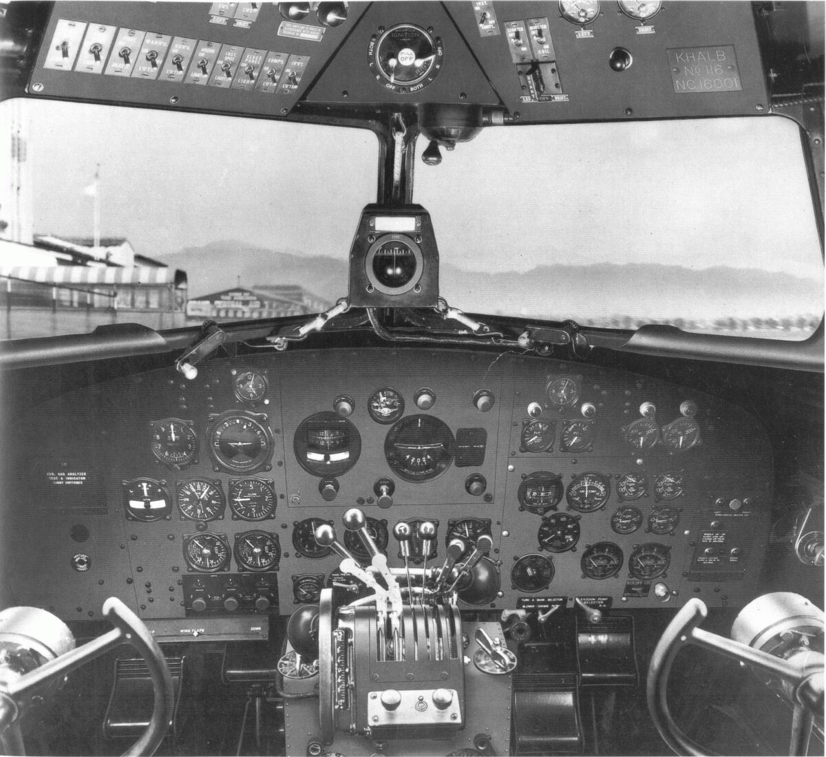 Кабина Douglas DC-3