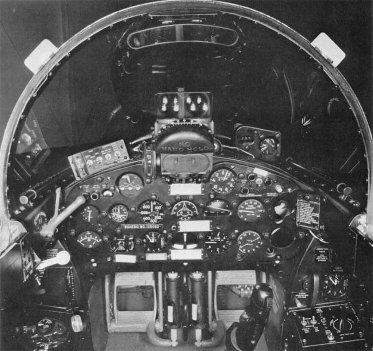 Кабина пилота Grumman F9F-5