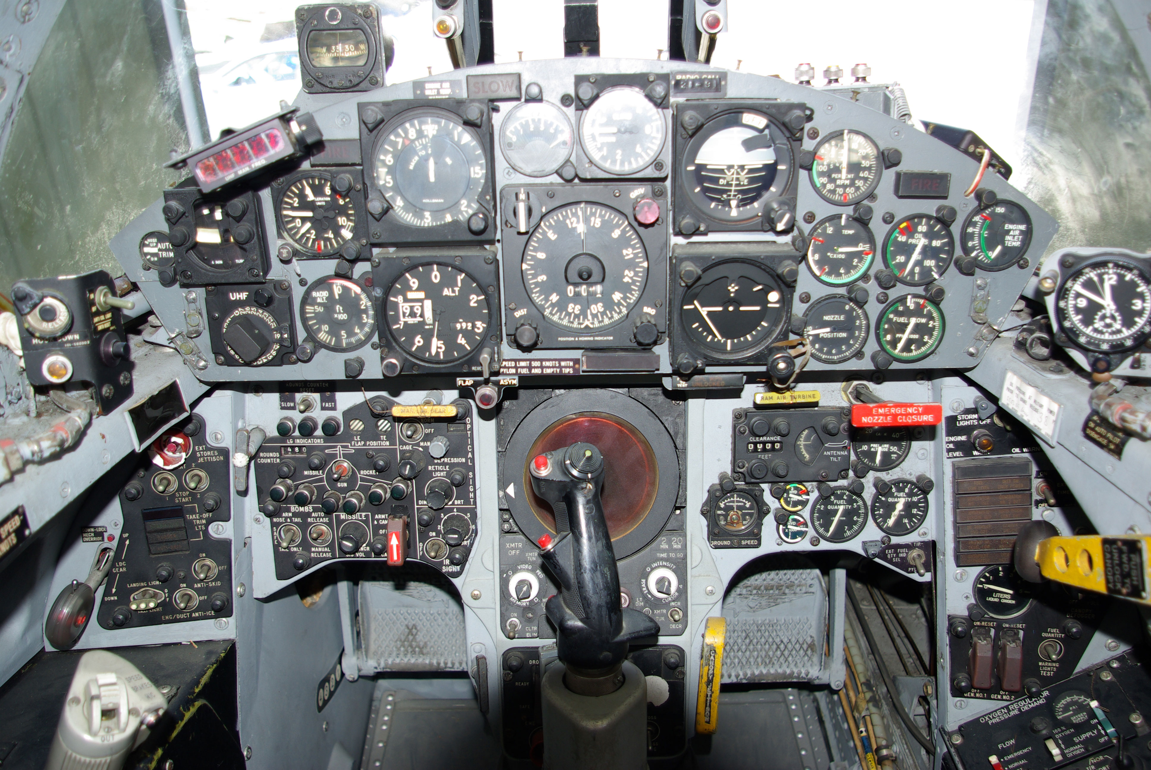 Кабина истребителя Lockheed F-104 Starfighter