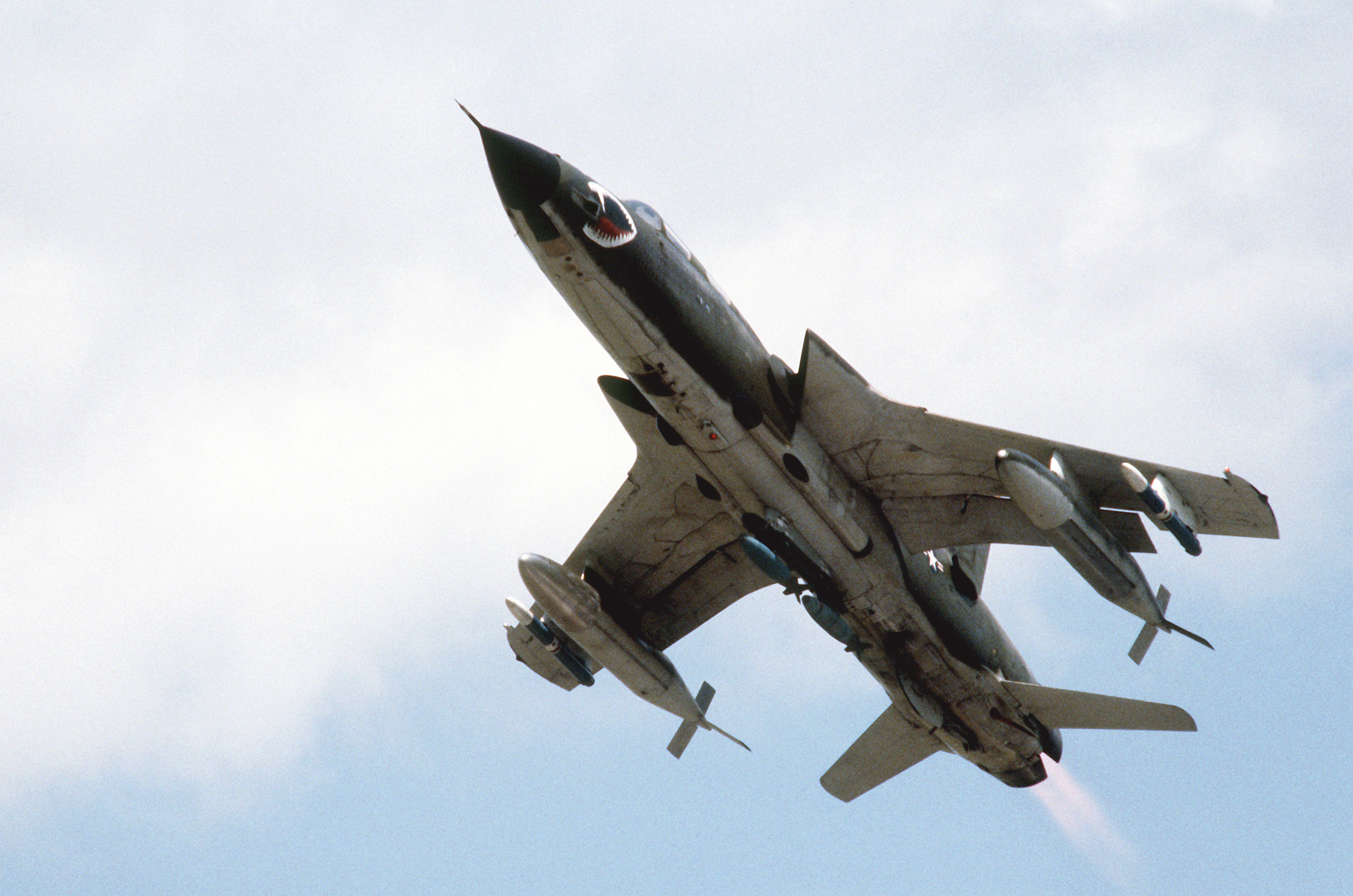 Многоцелевой истребитель Republic F-105GThunderchief