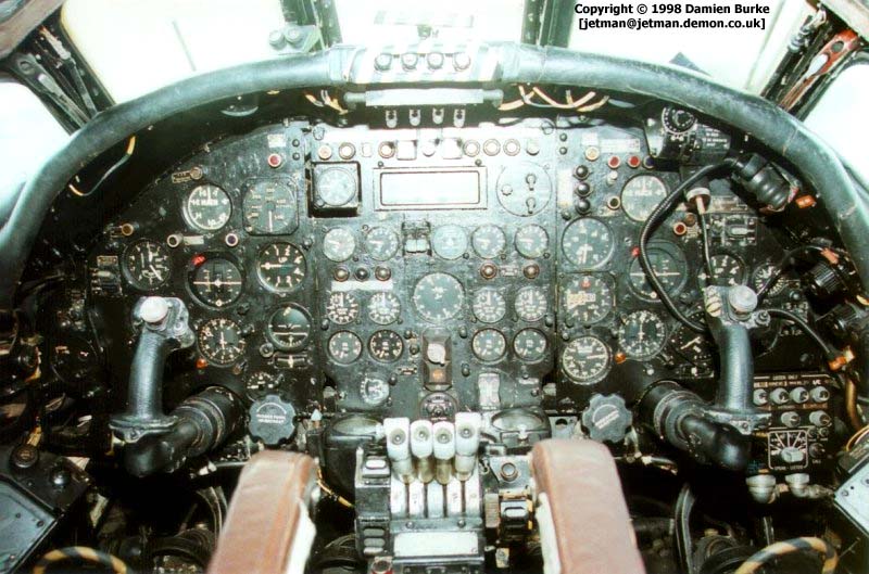 Кабина пилота Avro Vulcan