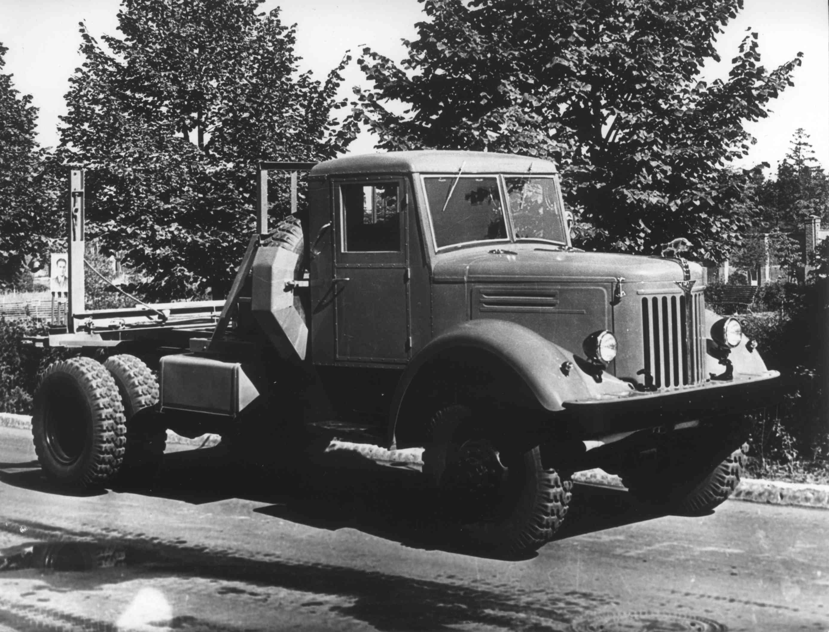 Грузовой автомобиль МАЗ-501