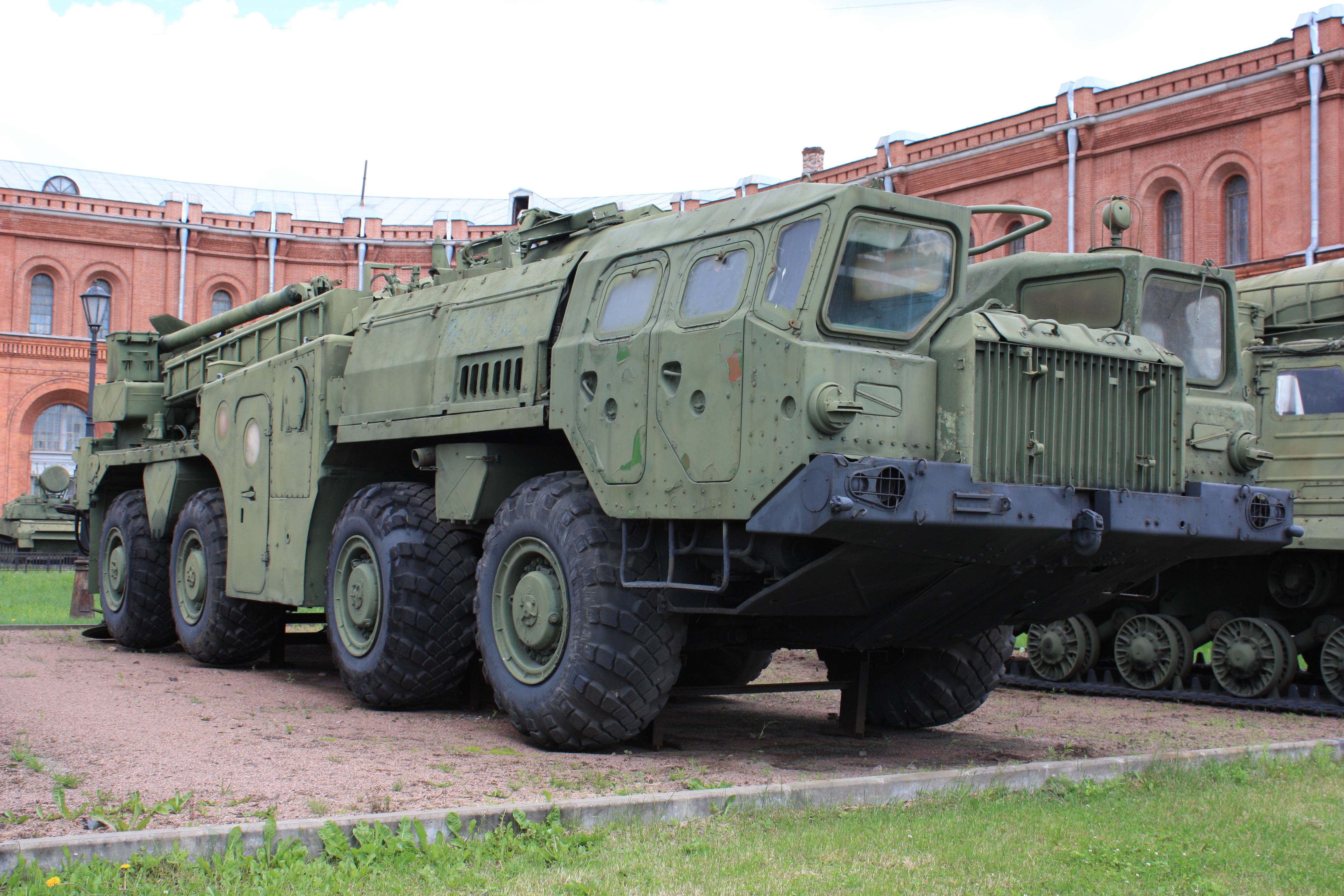 Ракетная пусковая установка 9К72 «Эльбрус» (9П117) на шасси МАЗ-543П