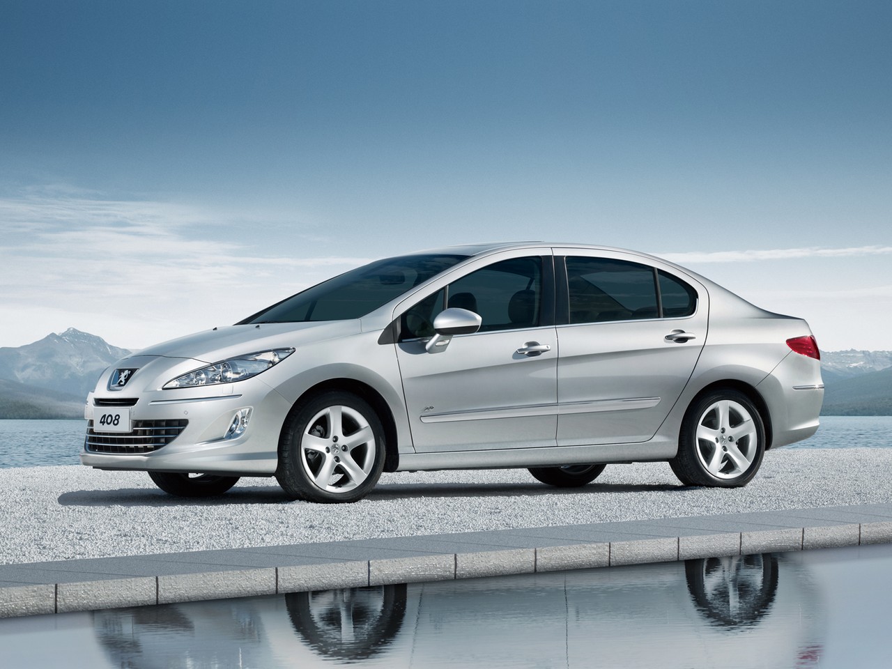 Peugeot 408 (2010 г)