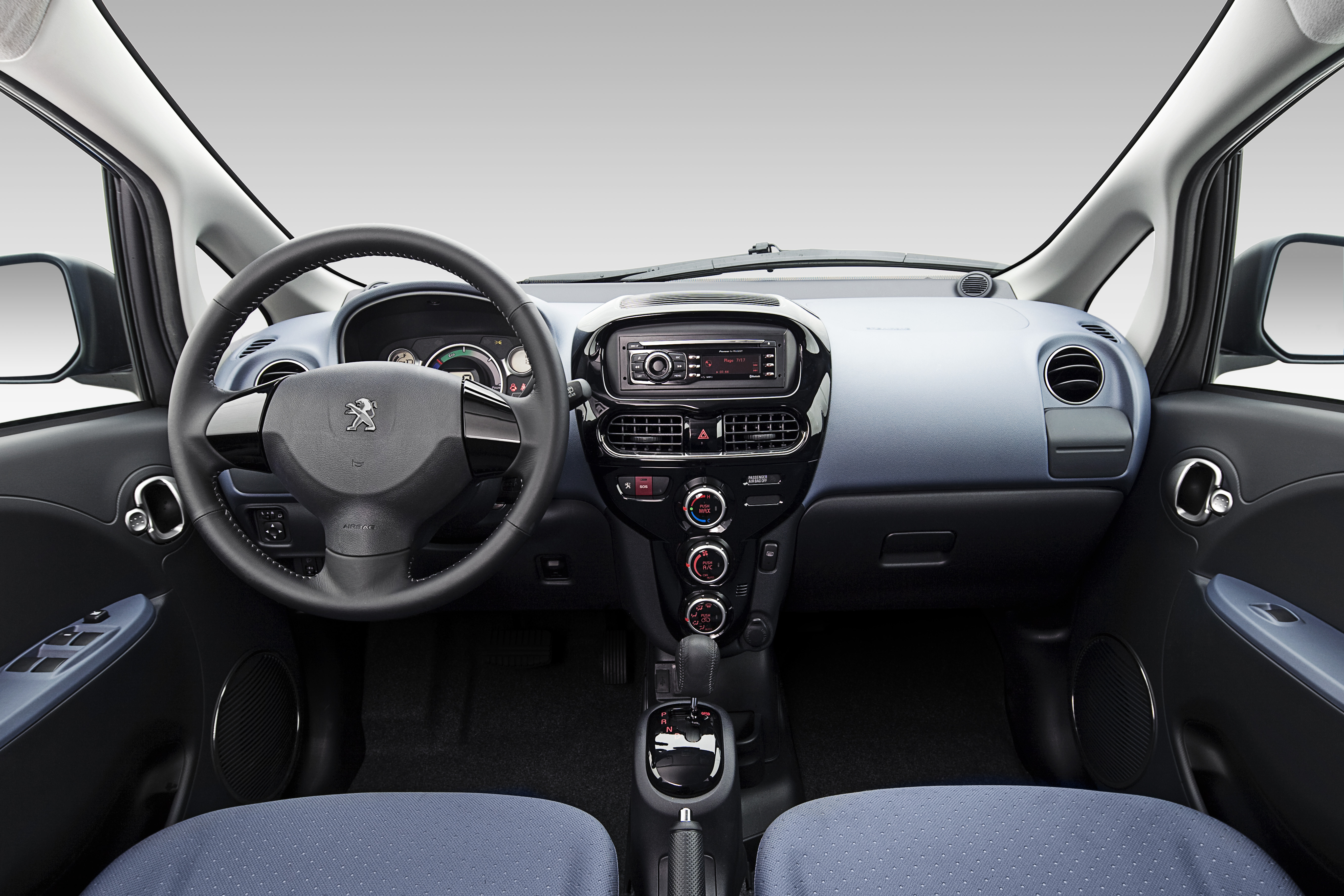 Салон Peugeot iOn