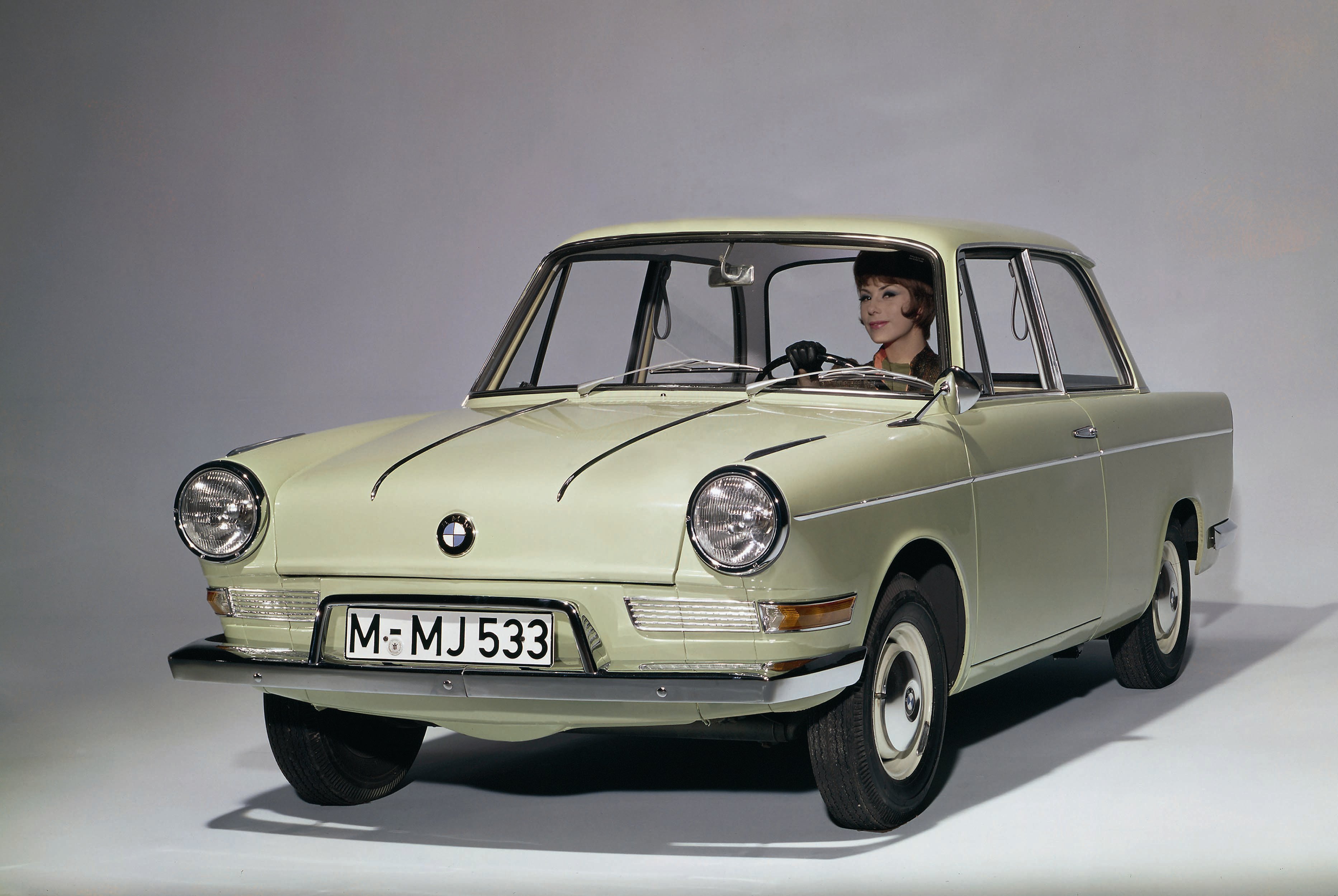 BMW 700