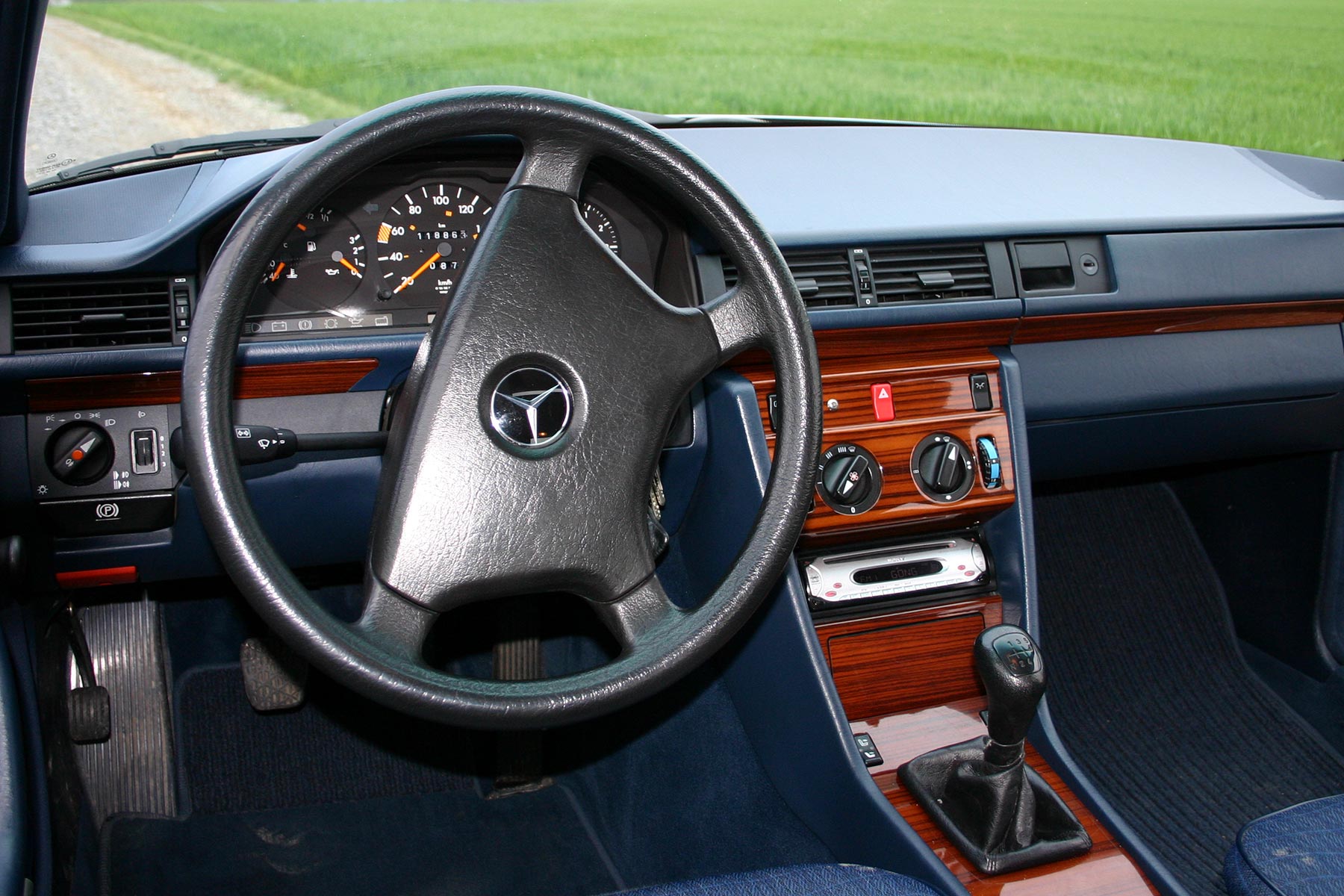 Салон Mercedes-Benz w124