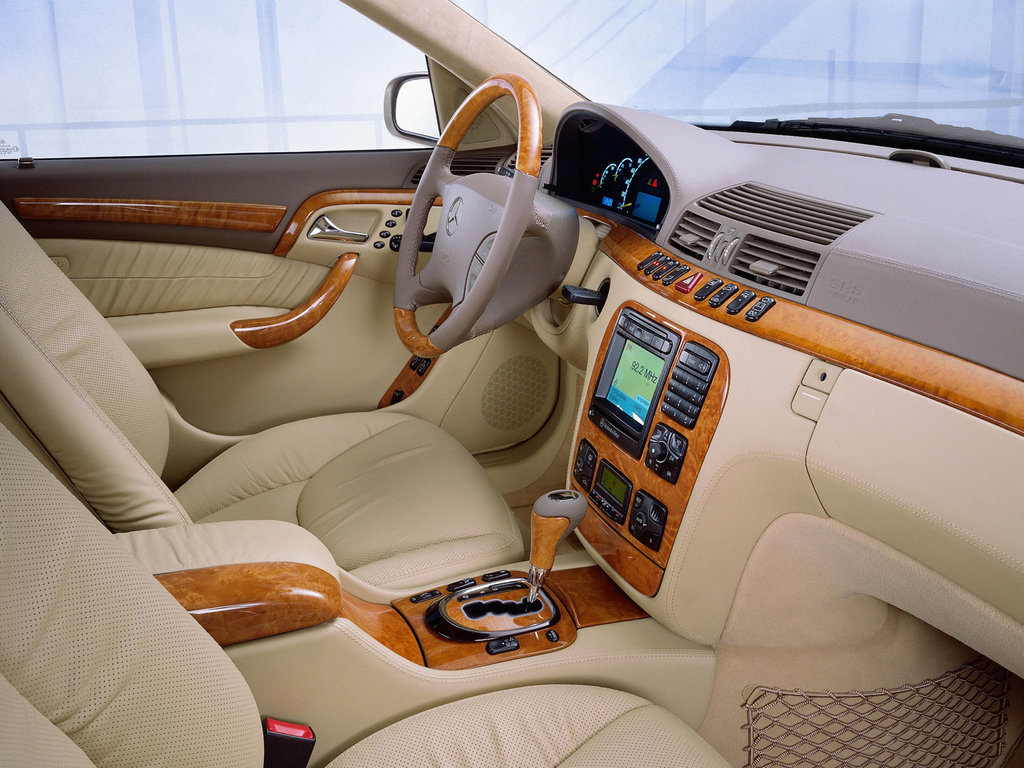 Интерьер лимузина Pullman Mercedes-Benz vv220