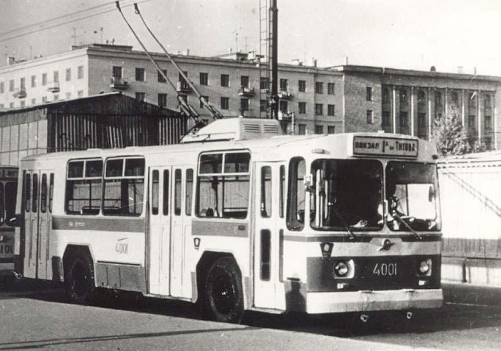 Троллейбус ЗиУ-11