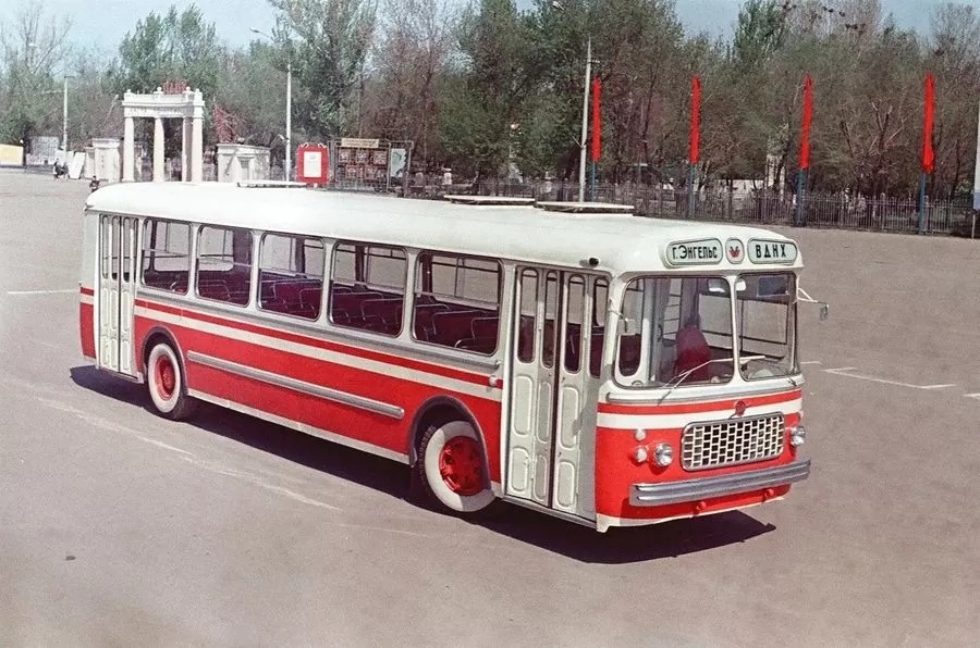 Троллейбус ЗиУ-6