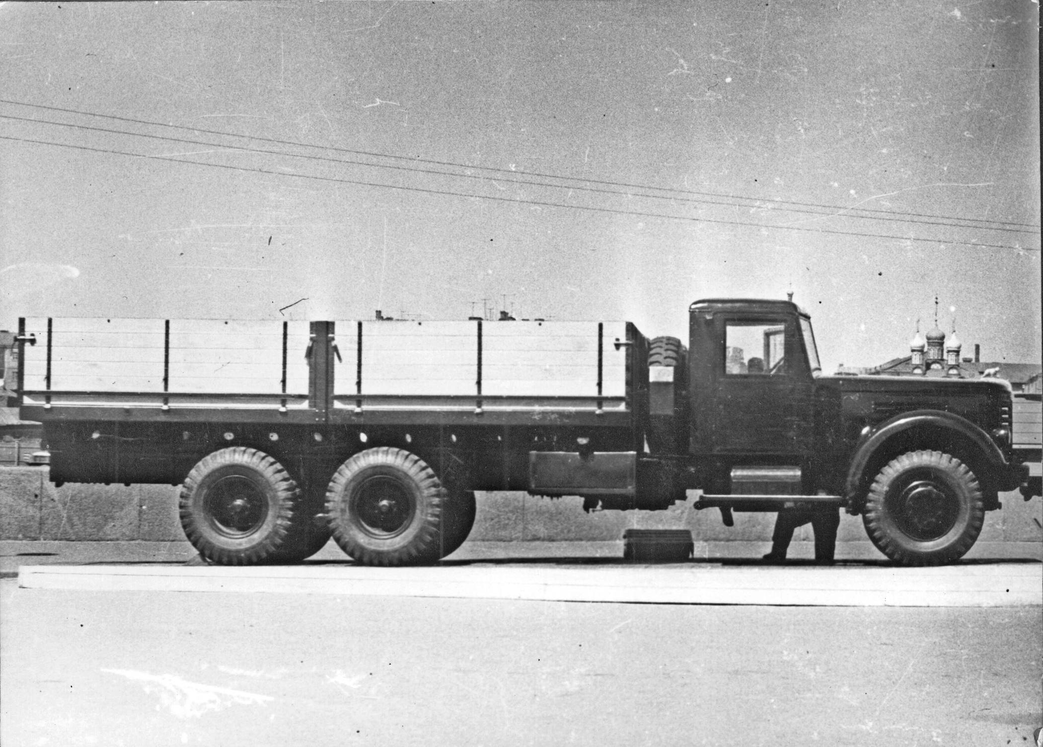ЯАЗ-210