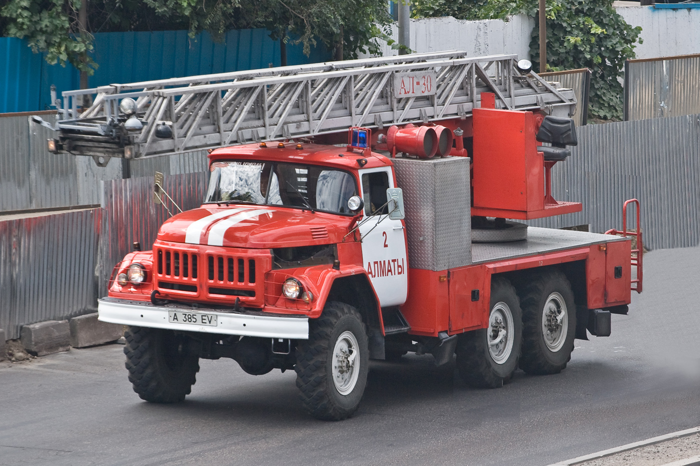 Автолестница АЛ-30 на базе ЗиЛ-131