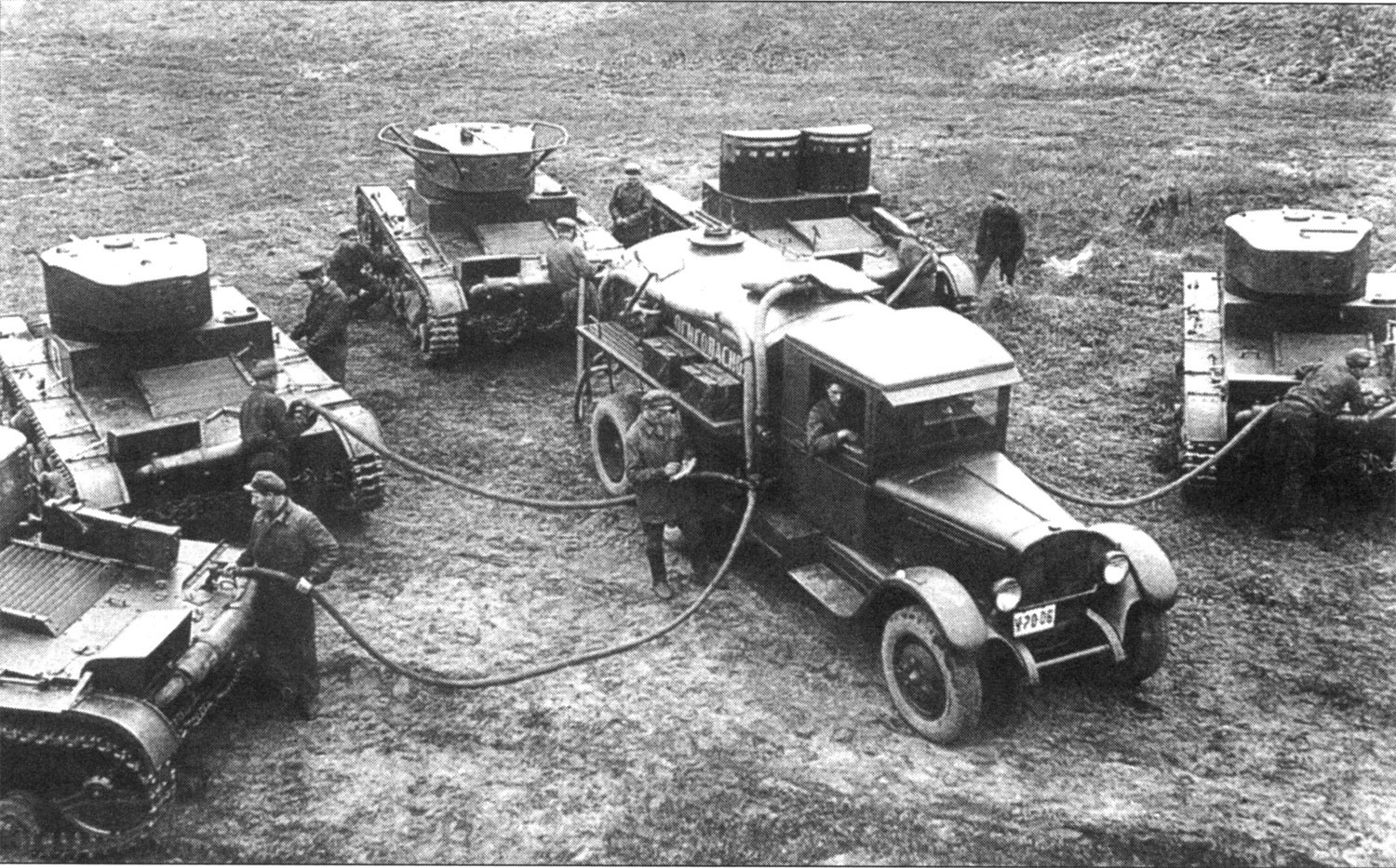 Бензозаправщик БЗ-35 на базе ЗиС-6