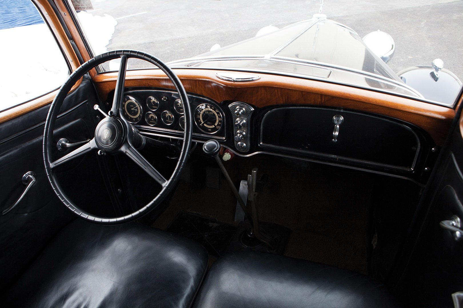 Кабина Cadillac V-12 series 370B