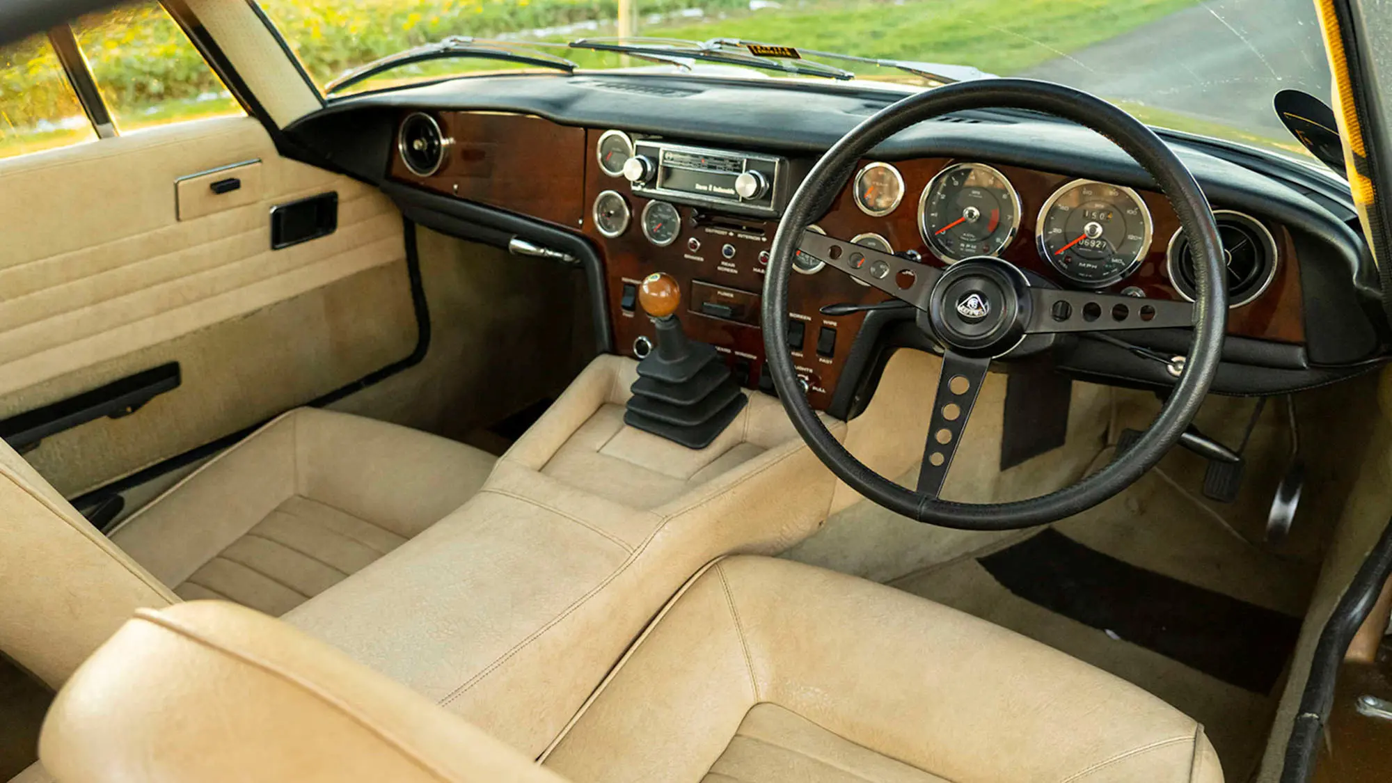 Салон Lotus Elan +2