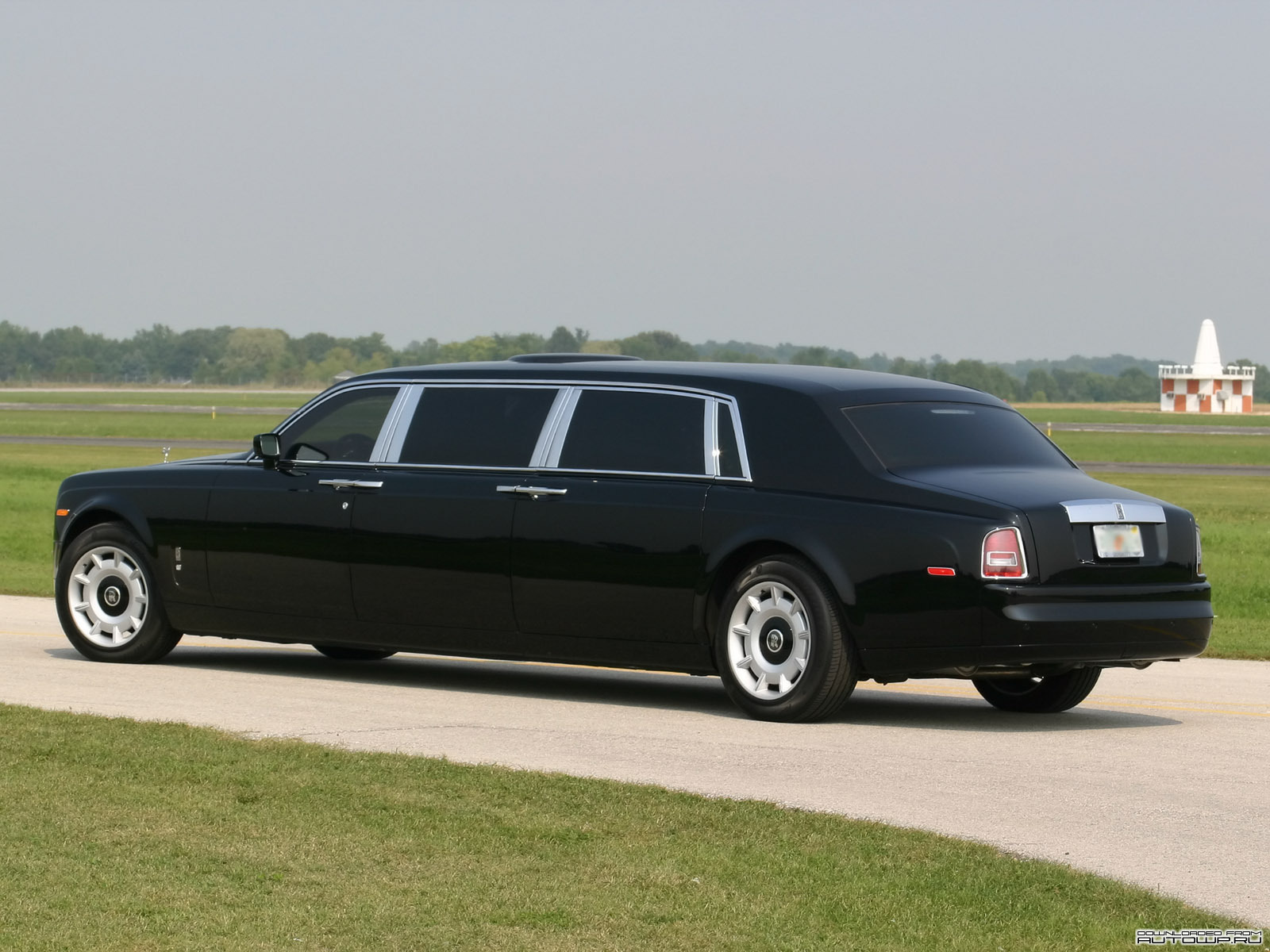 Rolls-Royce Phantom VII. Удлиненная колесная база
