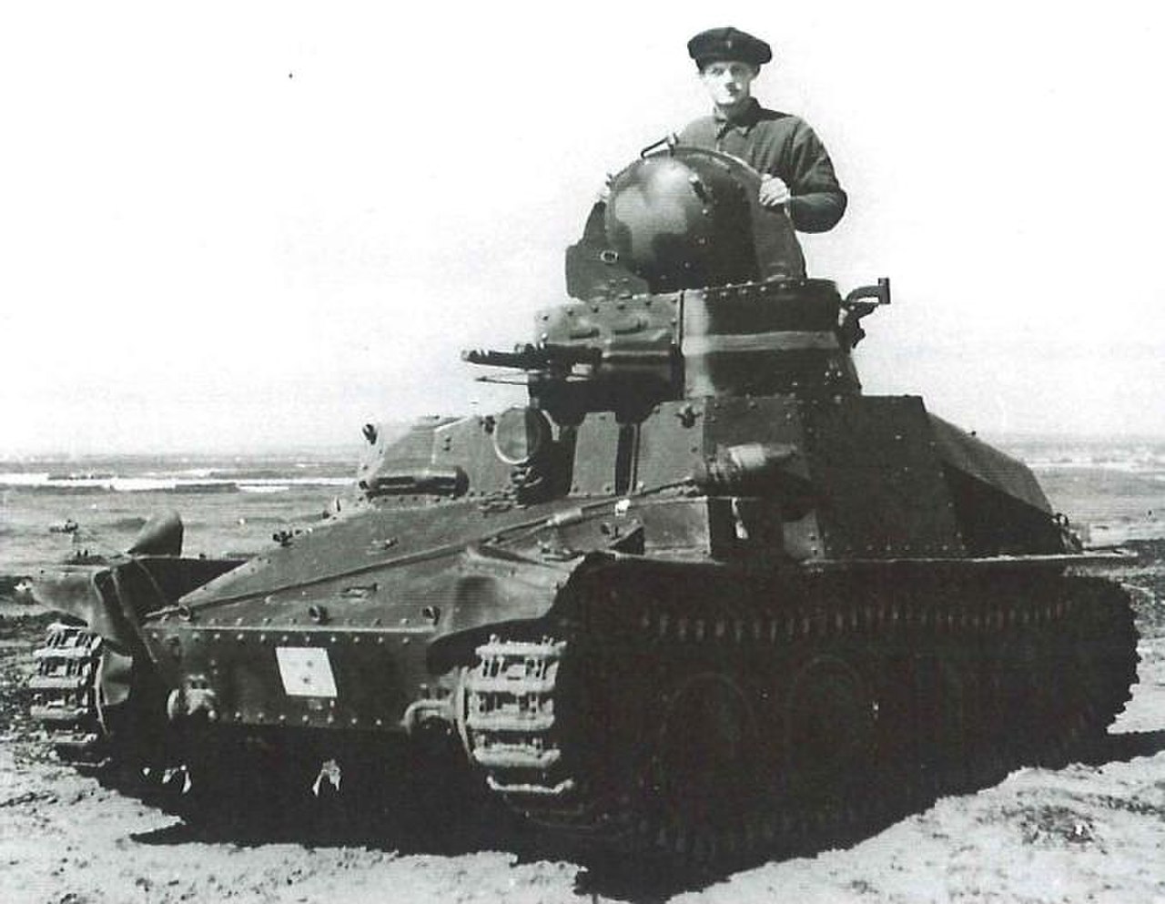 Малый танк AH-IV