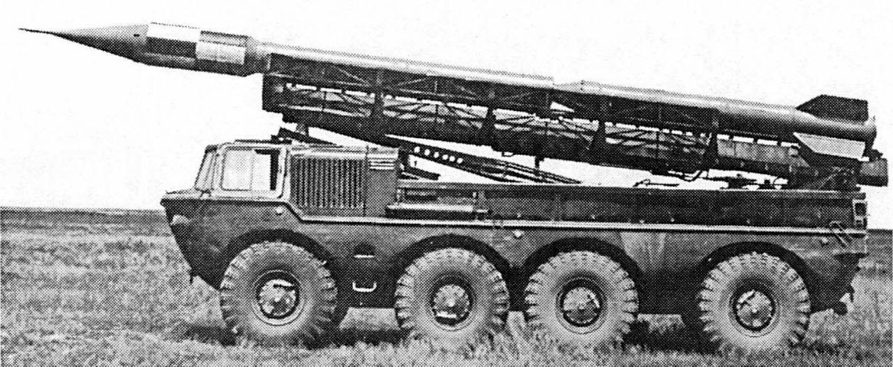 Опытная пусковая установка ракетного комплекса 2К6 «Луна» - Бр-226 на базе ЗиЛ-135Б