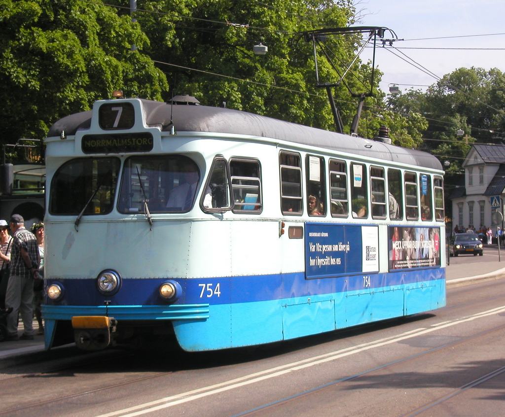 Трамвай M28