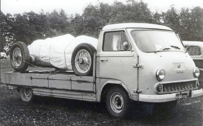 Грузовой удлиненный РАФ-977ДМ для перевозки гоночных автомобилей прибалтийской команды