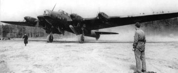 Дальний тяжелый бомбардировщик Пе-8
