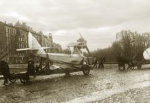 Шавров перевозит Ш-1 на Комендантский аэродром 1928 г