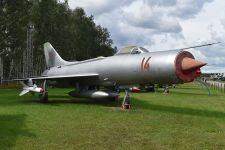 Истребитель-перехватчик Су-11