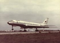 Среднемагистральный пассажирский самолет Ту-104