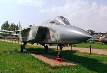 Палубный истребитель Як-141
