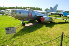 Истребитель-перехватчик Як-27