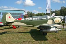 Учебно-тренировочный самолет Як-52