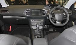 Салон Peugeot 308 Sedan (2013 г)