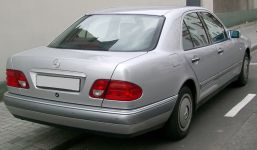 Mercedes-Benz w210